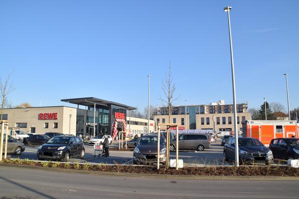 Ausreichend Pkw-Stellpl&auml;tze sind am neuen Rewe-Standort vorhanden.
